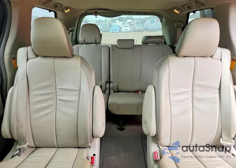 2014 Toyota Sienna Limited 7-Passenger z USA, uszkodzony, nr VIN 5TDYK3DC1ES453034